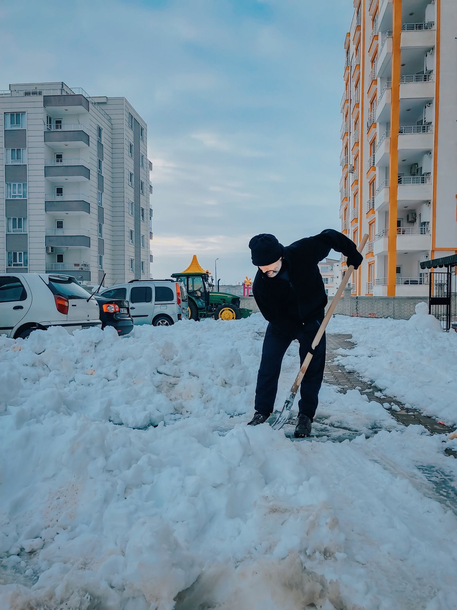 Hiring a Snow Removal Service: What Homeowners Should Ask Before Signing
